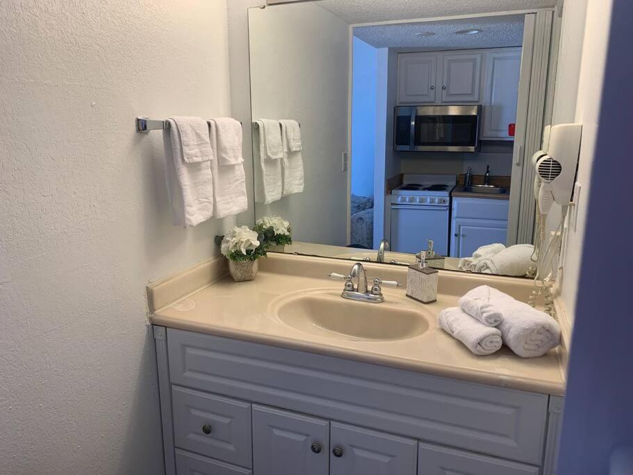 Royal Retreat-Amazing View-King Bed-1 Bedroom-Full Kitchen-Free Parking-Self Check-In Myrtle Beach Buitenkant foto